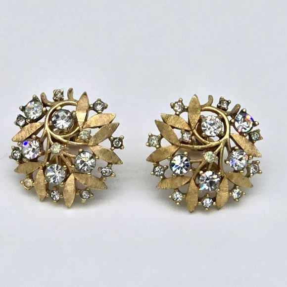 Crown TRIFARI Brushed Gold Tone Leaf Entwined w Rhinestones 1950s - Picture 2 of 6